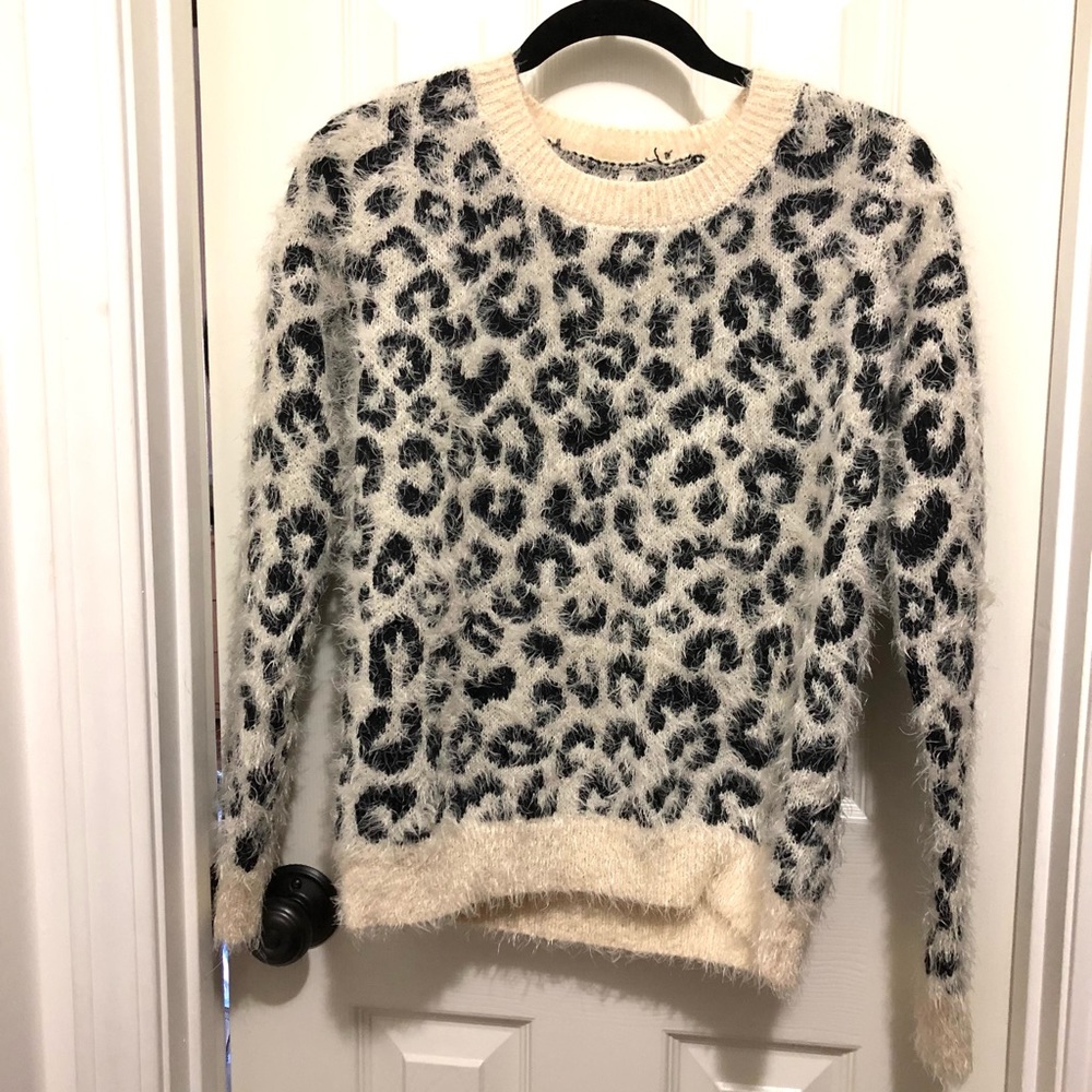 Black & white cheetah print sweater